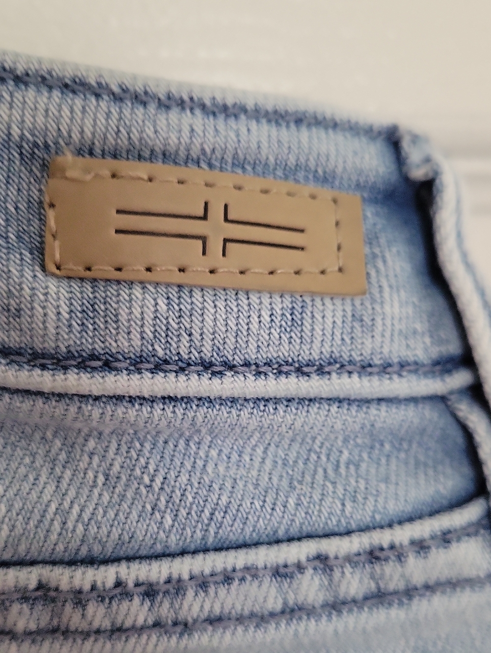 Liverpool Denim Cropped - Picture 2 of 4